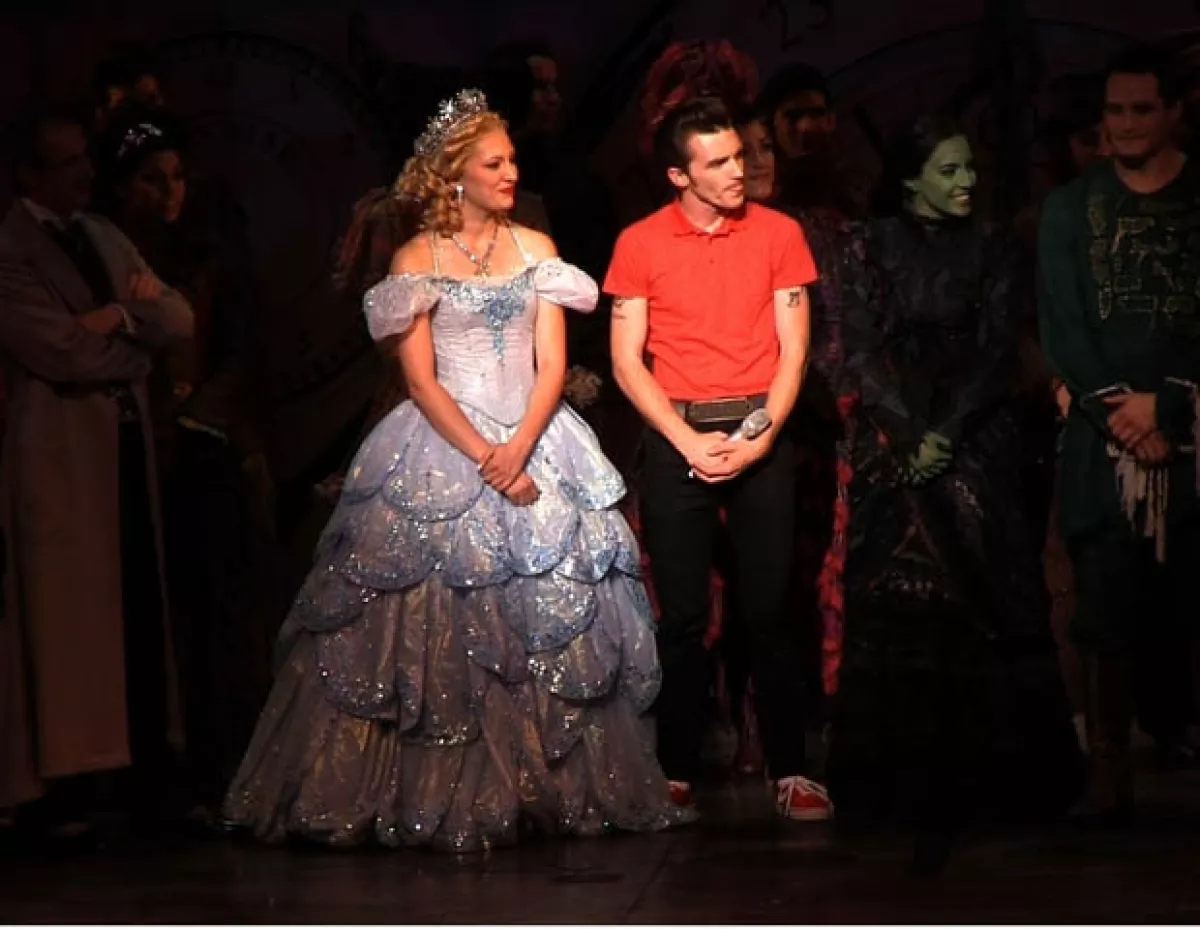 Majo Pérez junto a Drake Bell