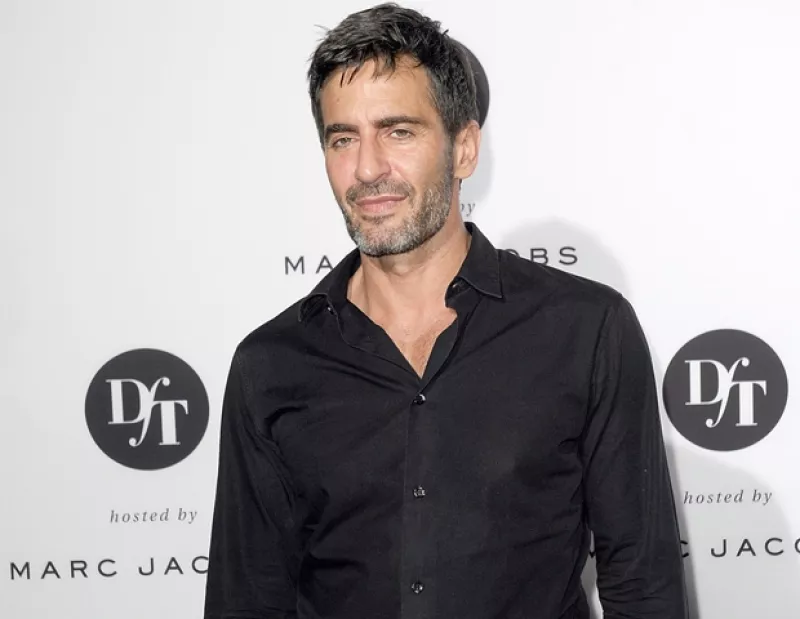 El director creativo de la casa francesa Louis Vuitton y su marca homónima Marc Jacobs es una de las influencias más grandes en la escena mundial cuando de crear tendencias se refiere.