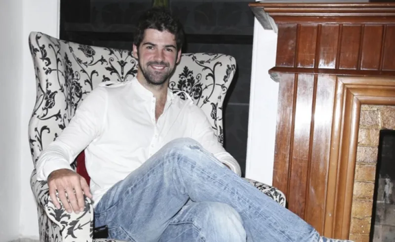 Luego de su exitosa participación en la serie “Infames”, el actor filmó la cinta “What about Love” junto a las celebridades, en entrevista compartió con Quién.com su experiencia con ellos.