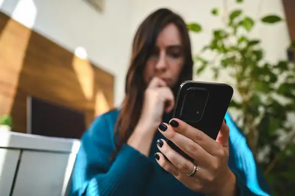 call from unknown number concept.