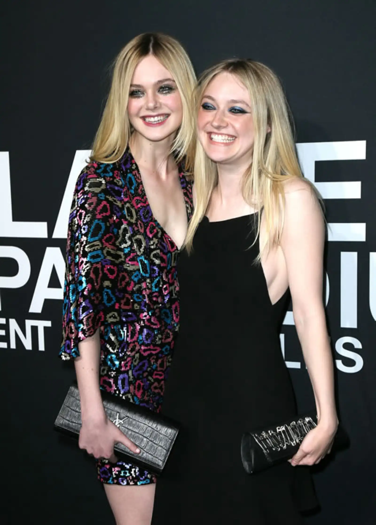 Las hermanas Fanning también estuvieron presentes en el fashion show.