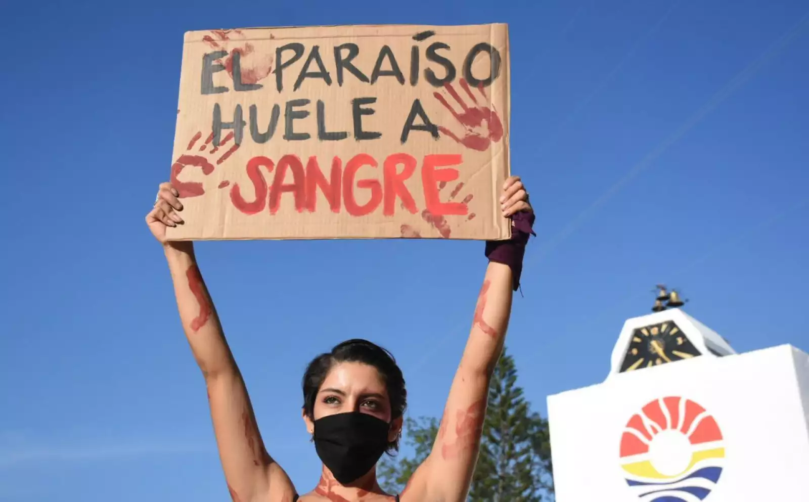 "El paraíso huele a sangre"