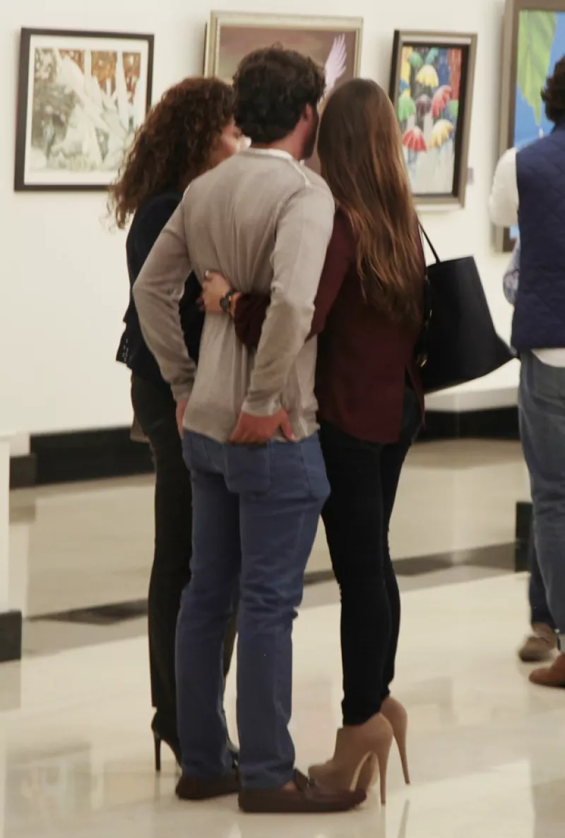 La hija mayor del Presidente de México, Enrique Peña Nieto, acudió al debut en teatro de Sofía Castro acompañada de su pareja, Iñaki Elola Spínola.