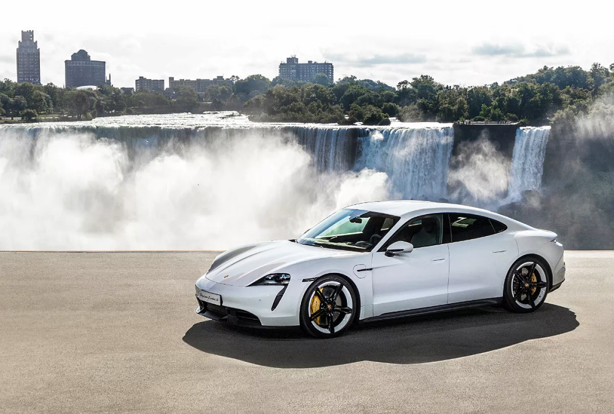 Porsche Taycan catarata.jpg