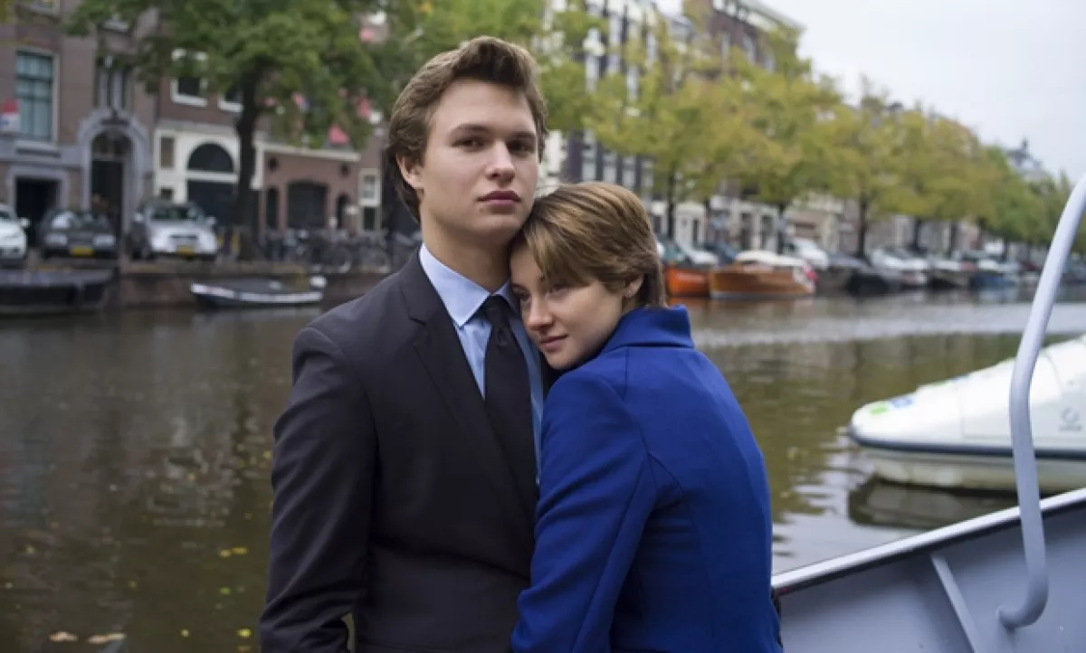 Shailene Woodley y Ansel Elgort en The Fault In Our Stars.