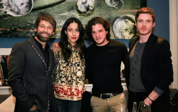 Juan Manuel Bernal, Cecilia Suárez, Kit Harington y Richard Madden.