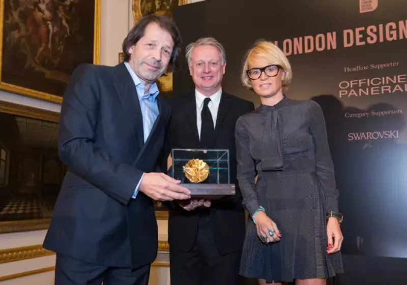 Peter Saville Medalla