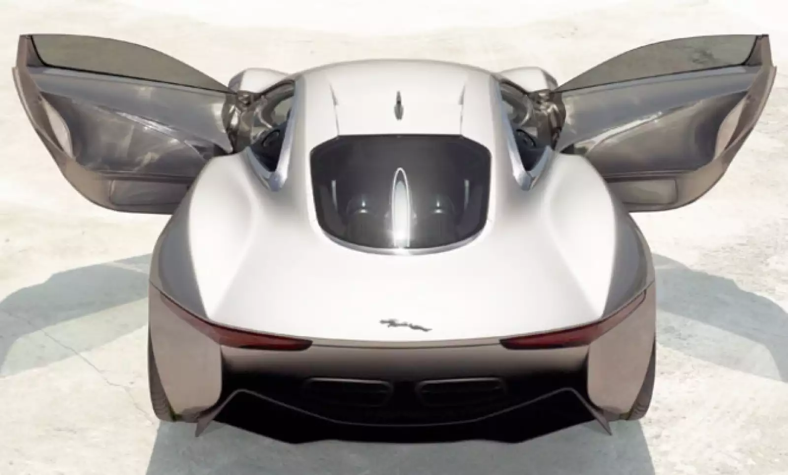 “Este vehículo es un tributo para toda las personas que han trabajado en la compañía durante estos 75 años. La tecnología que usamos marcará los pasos de los automóviles del futuro”, mencionó Mike O’Driscoll, director de Jaguar en Reino Unido.