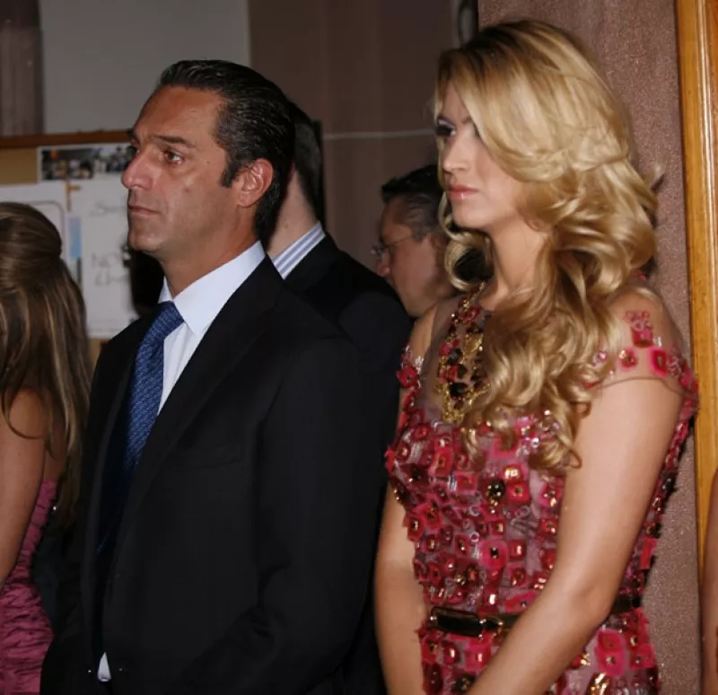 Entérate cómo se conocieron el actual presidente del Consejo de Administración de Telmex y su novia, con quien se casará el próximo 9 de octubre en una de las bodas más esperadas del año.