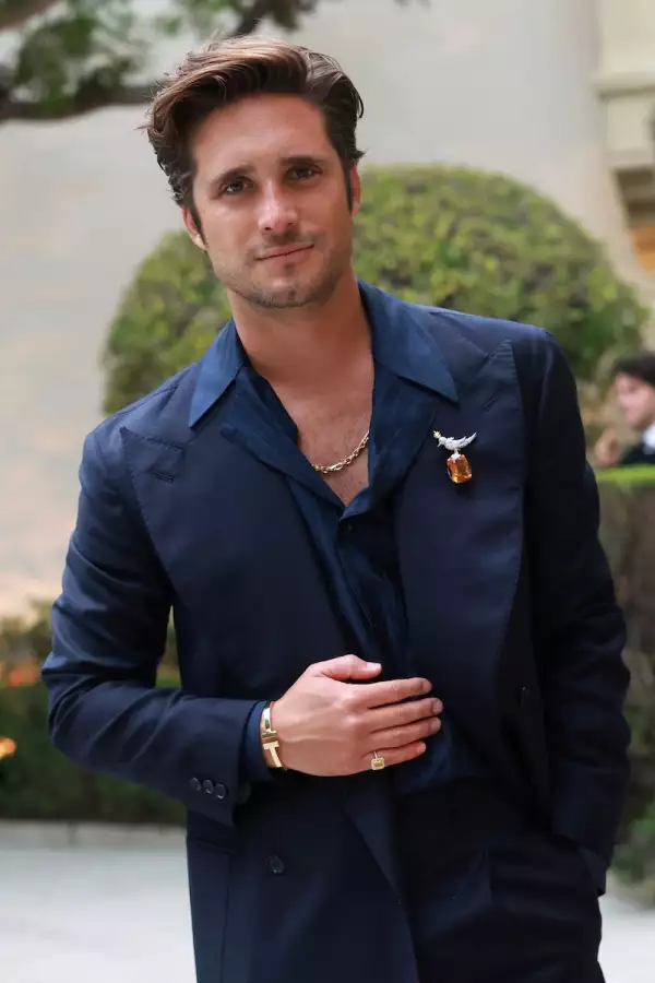 Diego Boneta actor, cantante, productor y escritor
