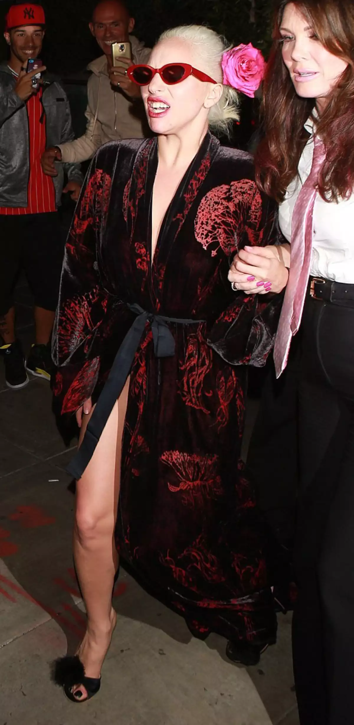 Lady Gaga se coloca como nuestra peor vestida y Rita Ora le hace competencia; mientras tanto Winona Ryder hace un gran comeback con un gran look y estamos amando el estilo de Hailee Steinfeld.