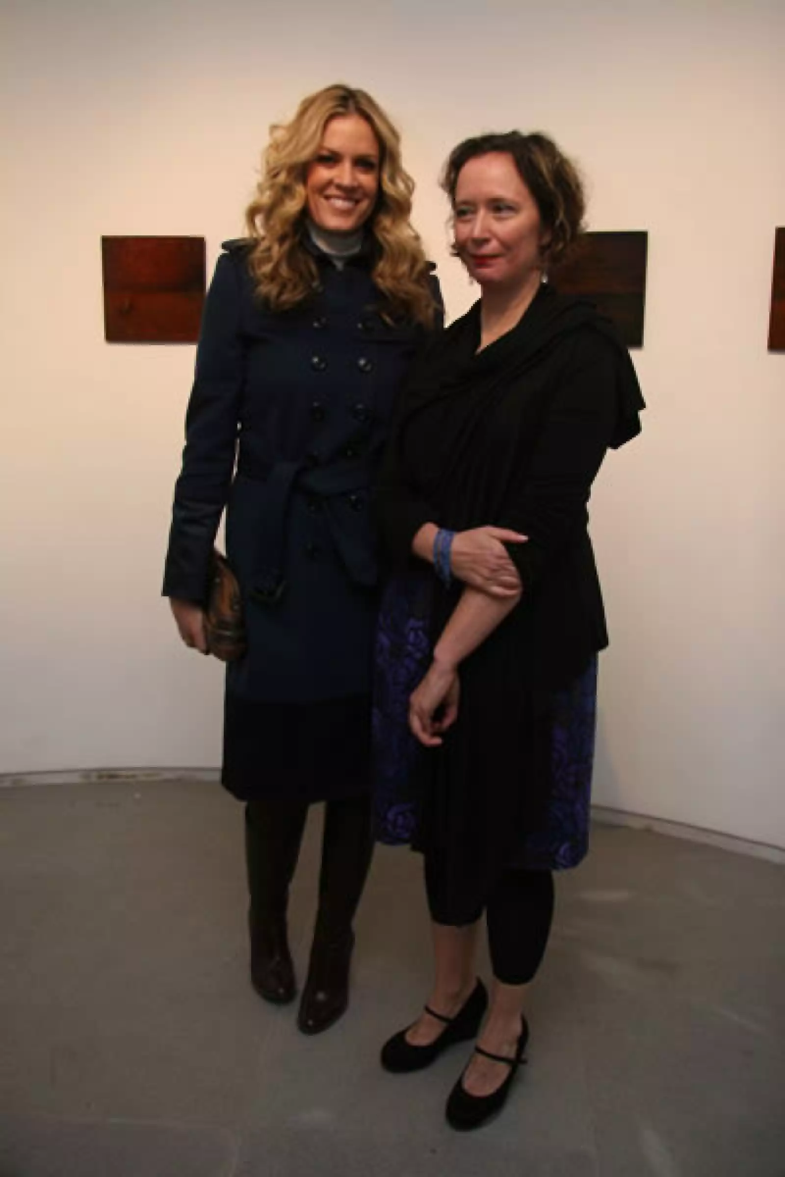Exposición de Mona J. Lang con Rebeca De Alba.