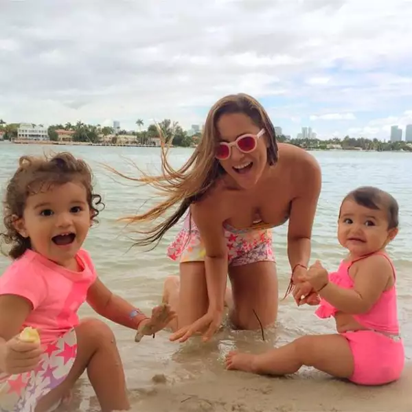 Sin duda, Lola Ponce tiene a dos de las bebés más carismáticas y femeninas: Erin y Regina.