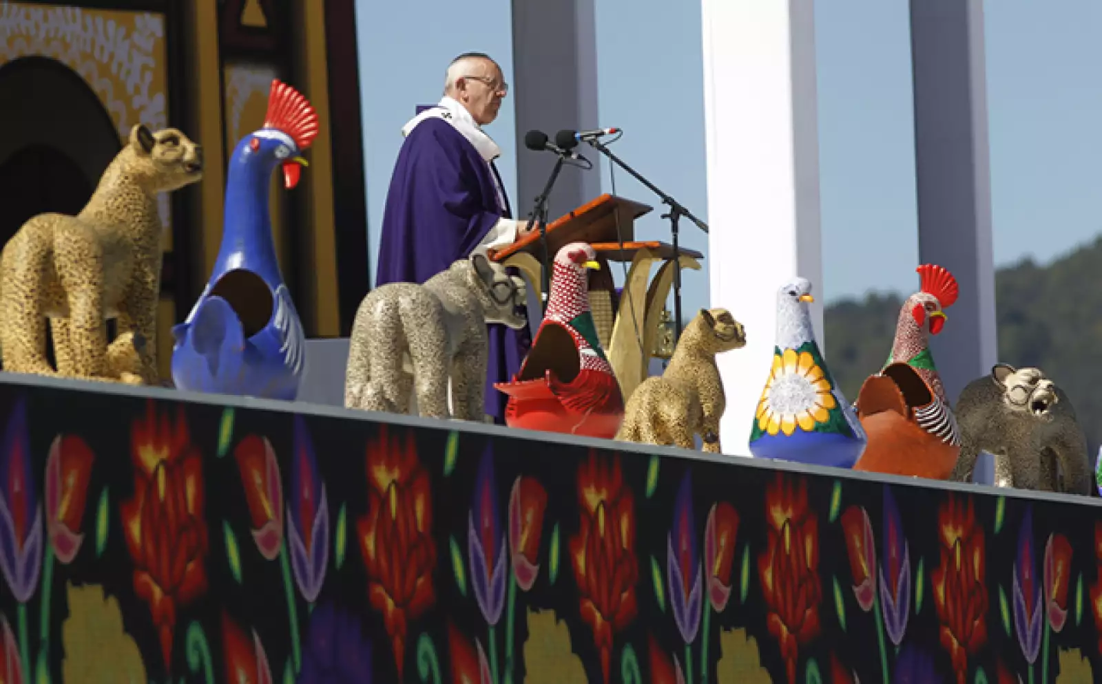Durante la homilía en San Cristóbal de las Casas el papa leyó un pasaje del libro sagrado maya quiché Popol Vuh.