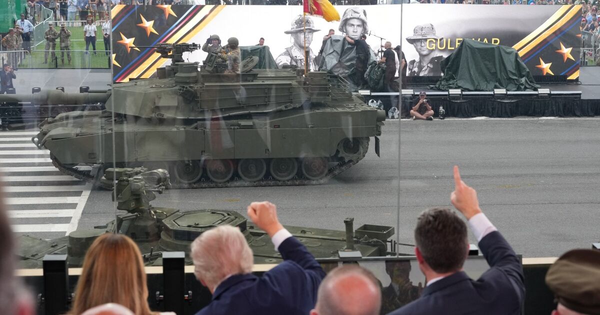 Donald Trump, dünya çapında protestolar arasında askeri geçit törenine başlıyor