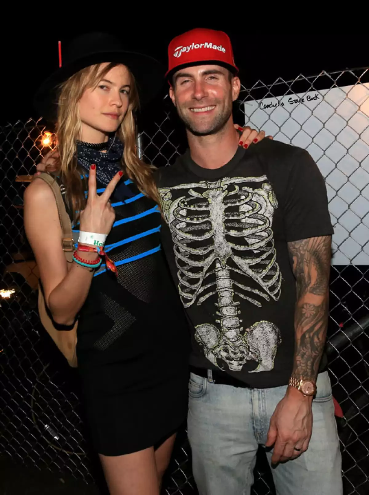 Behati Prinsloo y Adam Levine