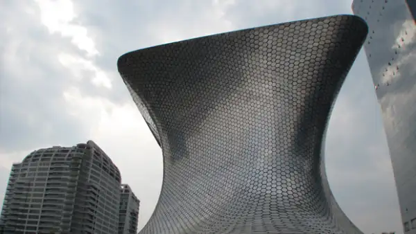 Fernando Romero, arquitecto del inmueble, reveló a través de Twitter que hasta la fecha el lugar lleva 990 mil visitantes.