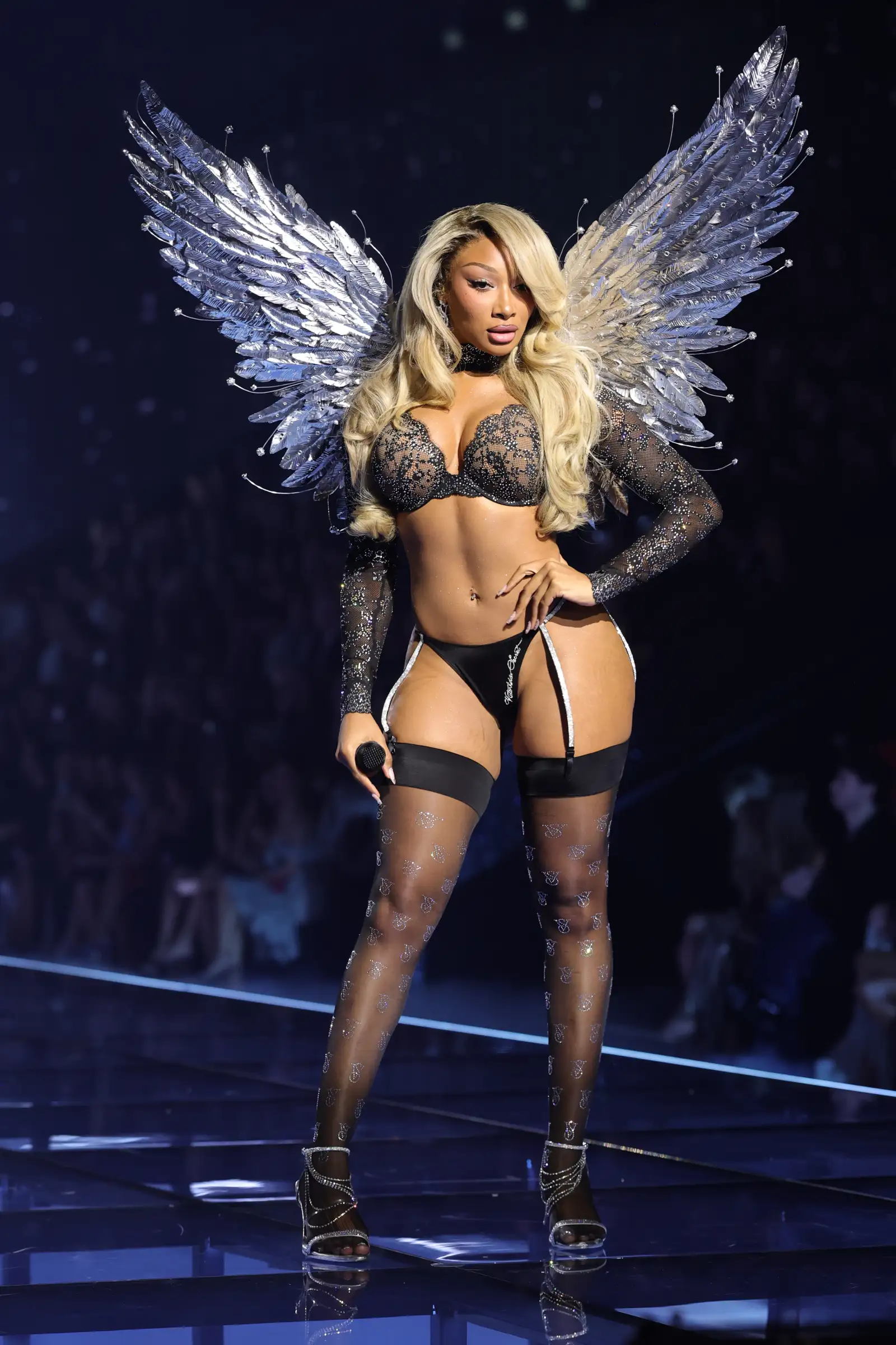 Victoria's Secret Fashion Show 2026 - Runway & Front Row