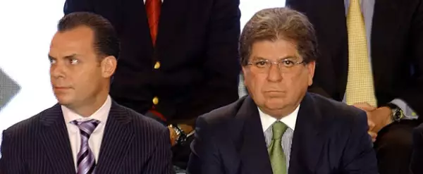 Olegario Vázquez Aldir (Grupo Imagen) y Francisco A. González, (Grupo Multimedios), durante el lanzamiento de Iniciativa México.