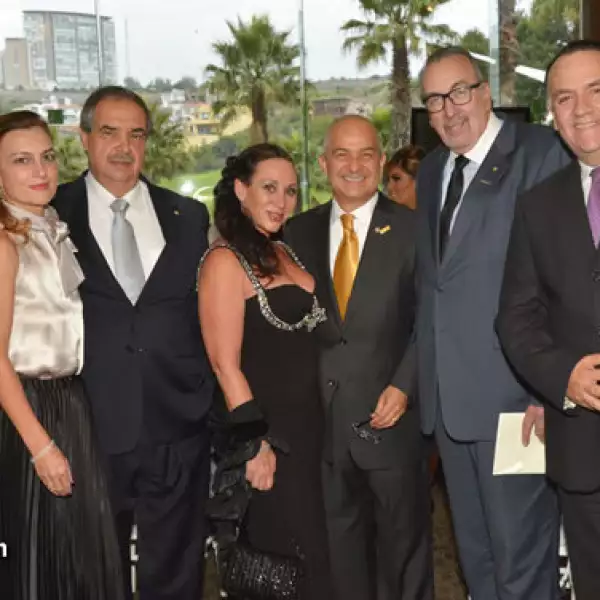 Roberto Alarcón,Mercedes Macías,Eduardo Macías,Liana Seidman,Miguel Ángel González,Frank Devlin Miguel Ángel,Adriana Borja