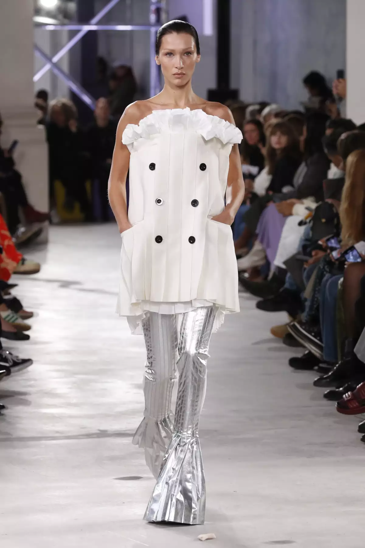 bella-hadid-semana-de-la-moda-de-paris-sacai