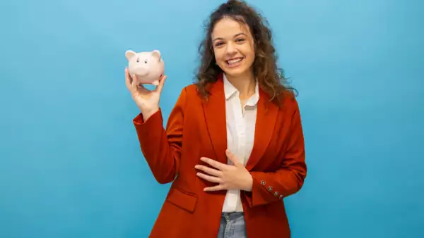 ¿Gastar o invertir? Experto explica qué puedes hacer con tus utilidades