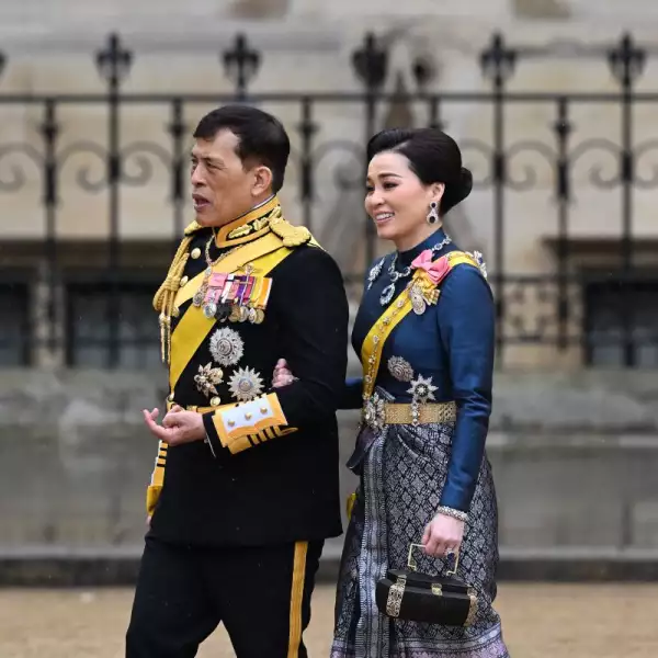 Vajiralongkorn y Suthida de Tailandia en la coronación del rey Carlos III