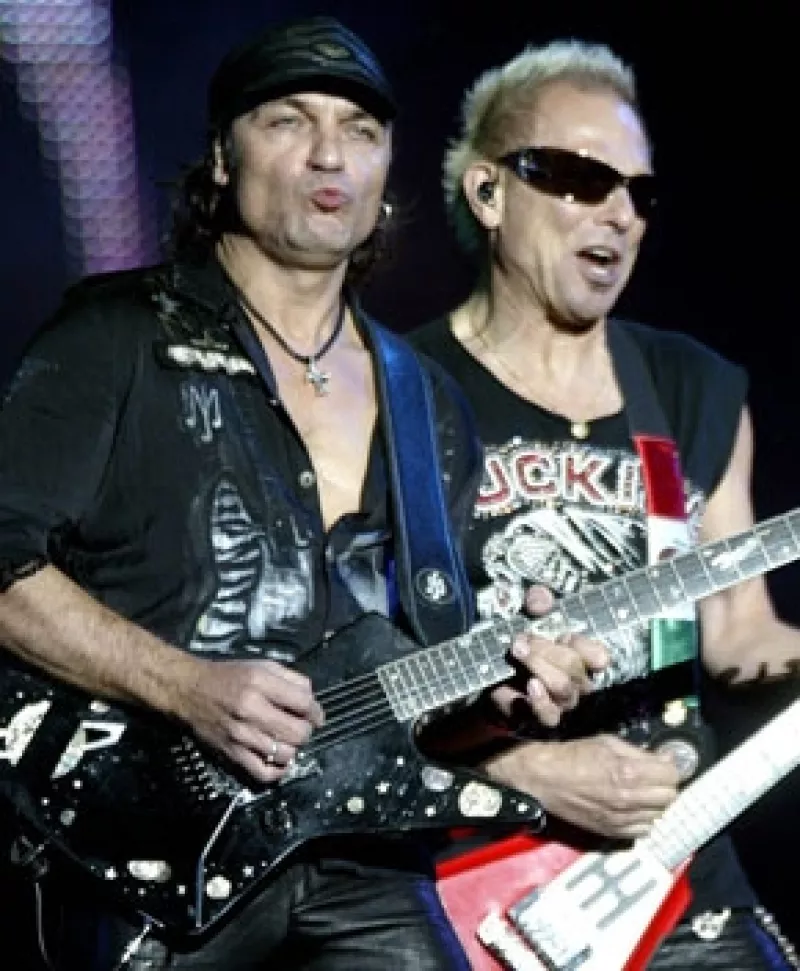 En agosto de 2007, la agrupación se aventuró en la jungla brasileña para ofrecer un concierto y, ante cerca de 40 mil seguidores, tocó en Manaus, la metrópolis en el Río Amazonas.