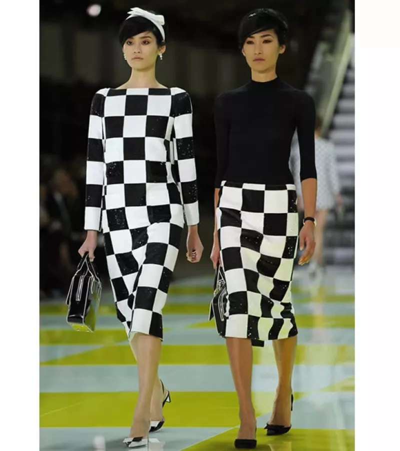 La casa francesa sorprendió con la presentación de su colección estival, exhibida hoy en el Palais Royal durante el Marco de la Moda de la Ciudad Luz. Aquí te compartimos lo más destacado del desfile.