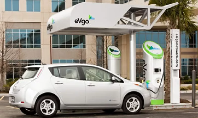 Nissan dijo que los cargadores de regulares podrían ser instalados en centros comerciales, tiendas de autoservicio, y otros sitios(Foto: Cortesía Nissan)