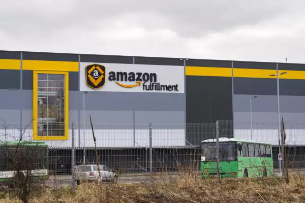 Online retailer company Amazon fulfillment logistics building