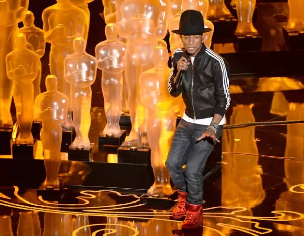 Pharrell Williams canta la nominada Happy.