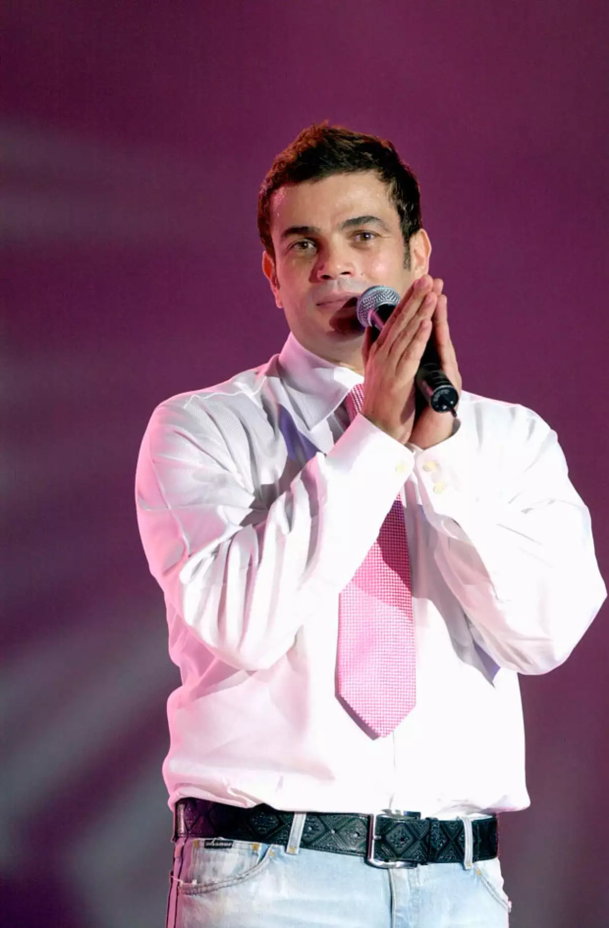 Amr, uno de los cantantes hombres más famosos en toda Arabia.