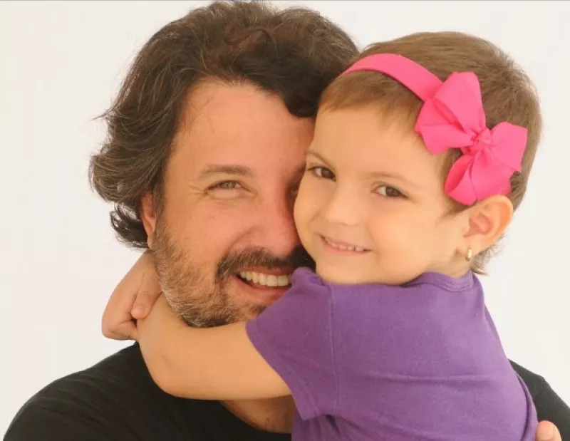 La Fundación Bella y GOC Make Up unieron fuerzas para seguir la campaña del fotógrafo Martín Gavica sobre la concientización de la detección oportuna a través de varias famosas.