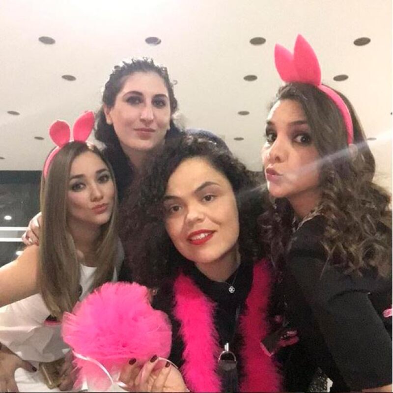 Tras su separación del político Gerado Islas, la actriz se ha refugiado en sus grandes amigas.