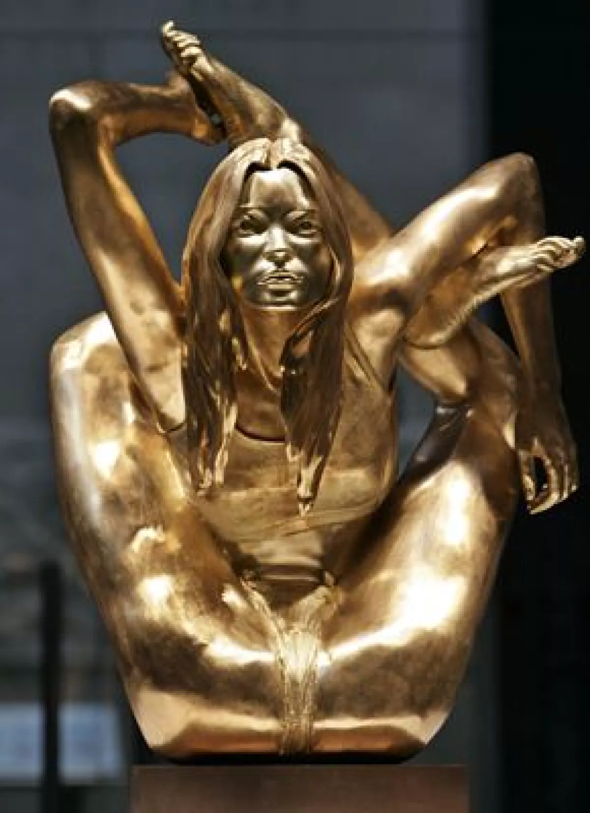 La pieza de oro macizo titulada "Siren" es parte de la colección "Statuephilia" del Museo Británico.