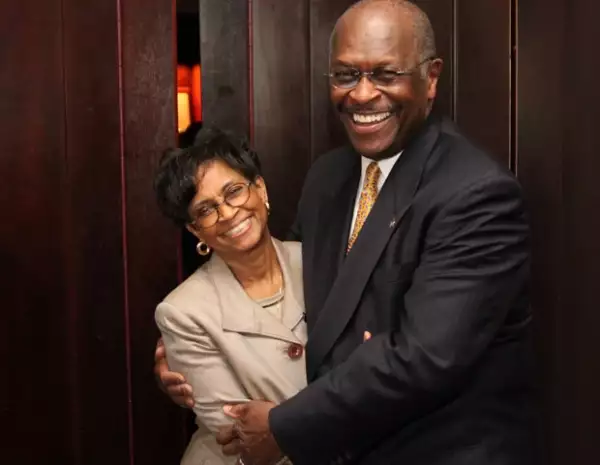 Gloria descubrió que su esposo, Herman Cain, estaba involucrado en un escándalo de acoso.