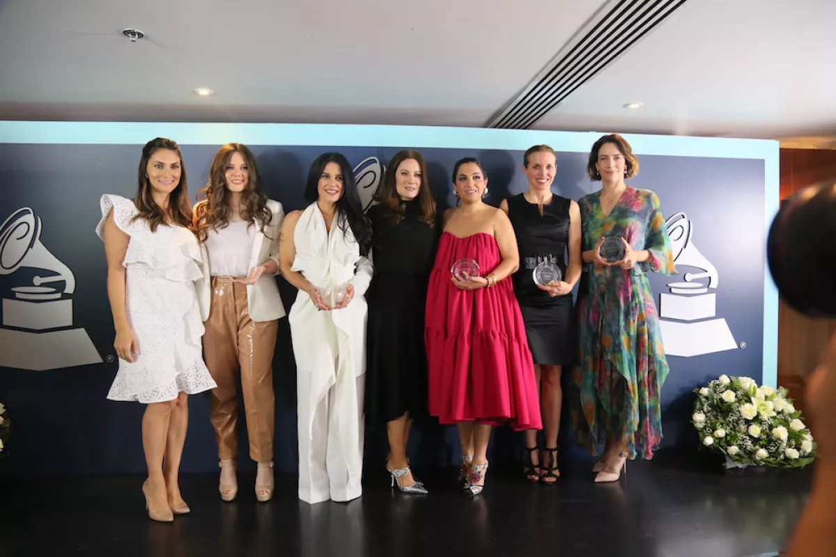 LEADING LADIES