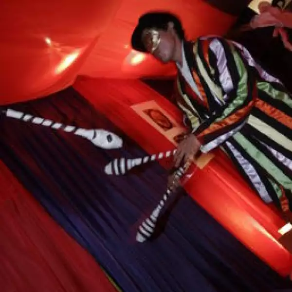 Performance. Malabarista