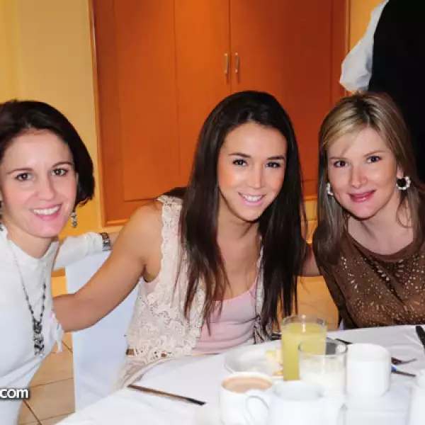 Marisol de Esparrogoza,Andrea Laveaga,Norma Rosas