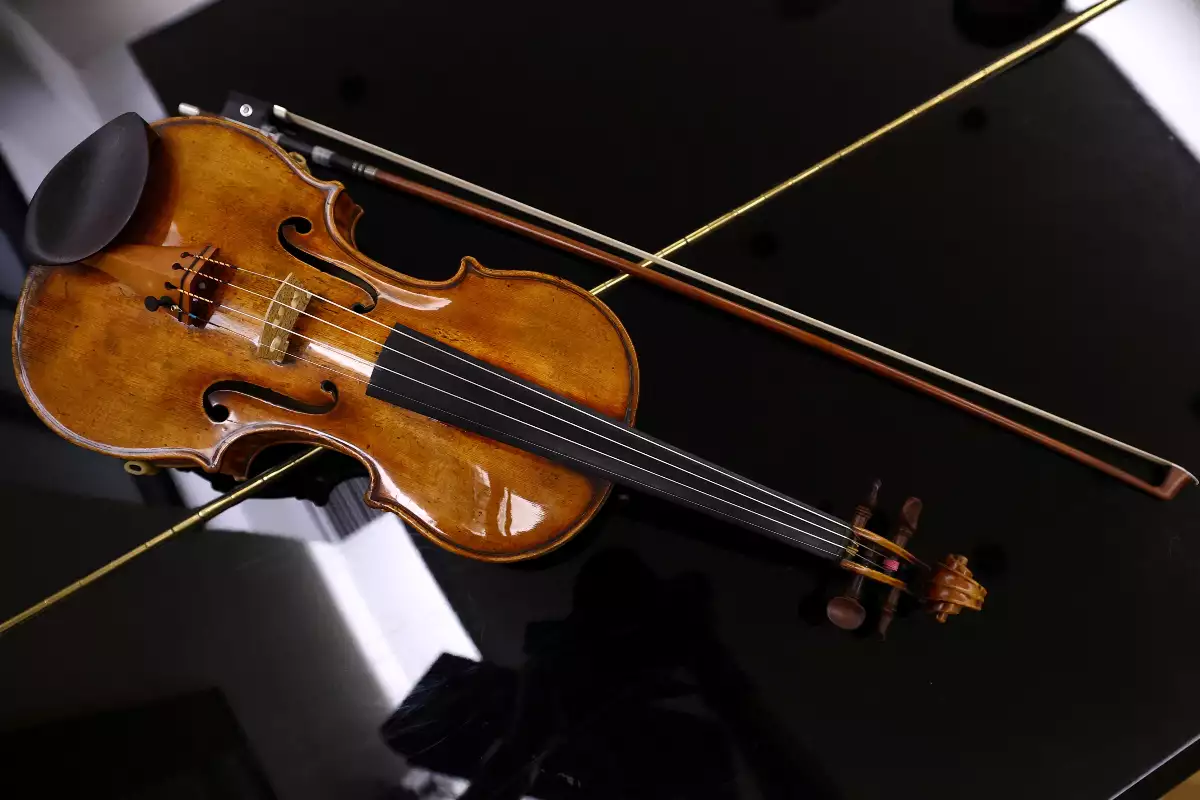 Foto de un violin stradivarius de 300 años de antigüedad