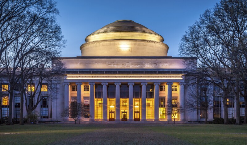 Estudiantes que sobresalen en los campos de la ciencia, tecnología, ingeniería y matemáticas ofrecen la inversión más rentable.