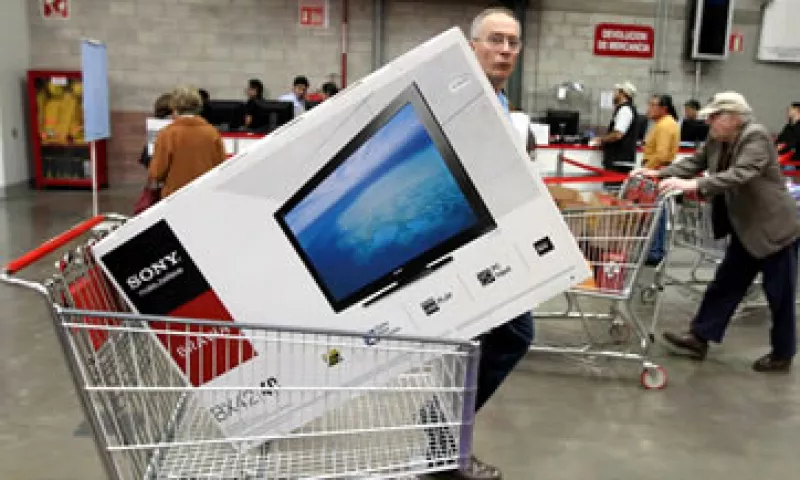 El 20.2% de los consumidores encuestados por Profeco asegura que pagó sus compras con tarjeta durante el Buen Fin. (Foto: Notimex)