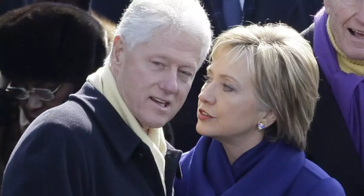 El libro "Game Change", que hoy sale a la venta, publica que el ex presidente estadounidense sostuvo un affair con una mujer durante la campaña de su esposa.
