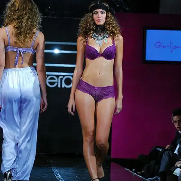 PASARELA LENCERIA LIVERPOOL