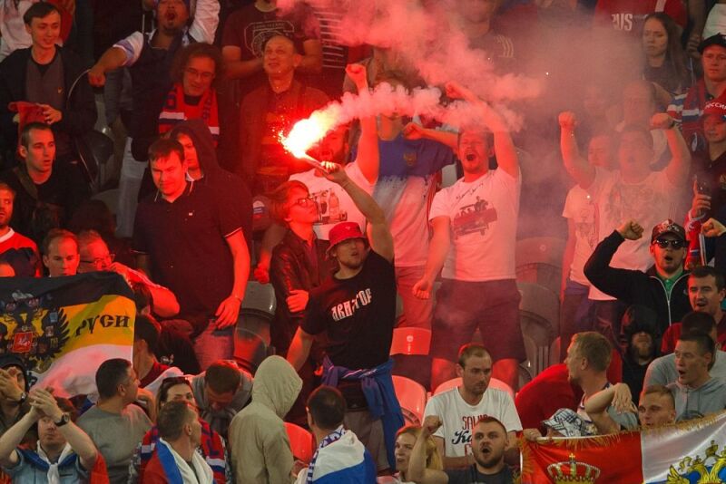 Los aficionados en Rusia, sobre todo los agresivos, están muy bien organizados.