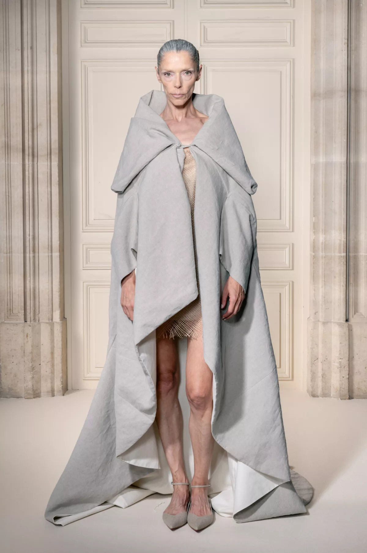 Viktor e Rolf HC PO F26 005.jpg