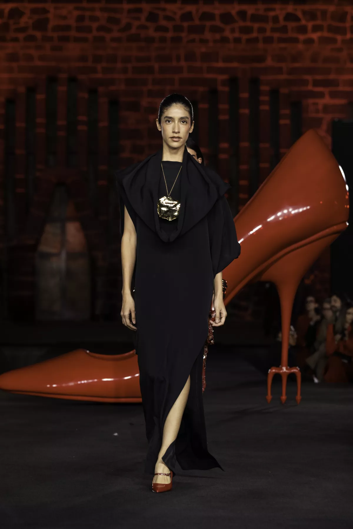 julia-renata-diablo-viste-moda