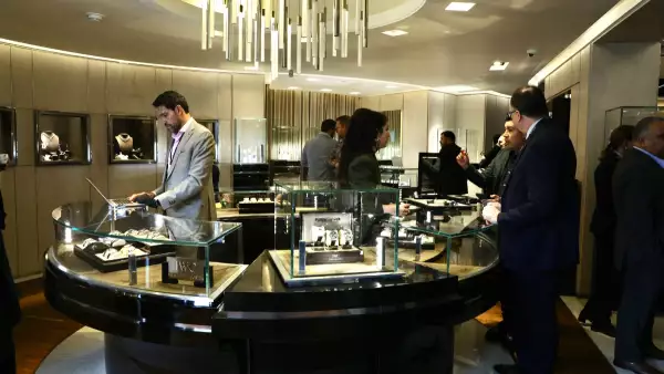 Foto de una boutique exclusiva de Berger en CDMX con piezas de joyería en exhibición.