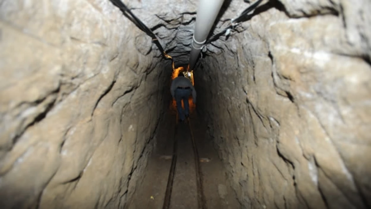 El túnel por donde se fugó Joaquín Guzmán Loera, según la versión oficial de las autoridades mexicanas